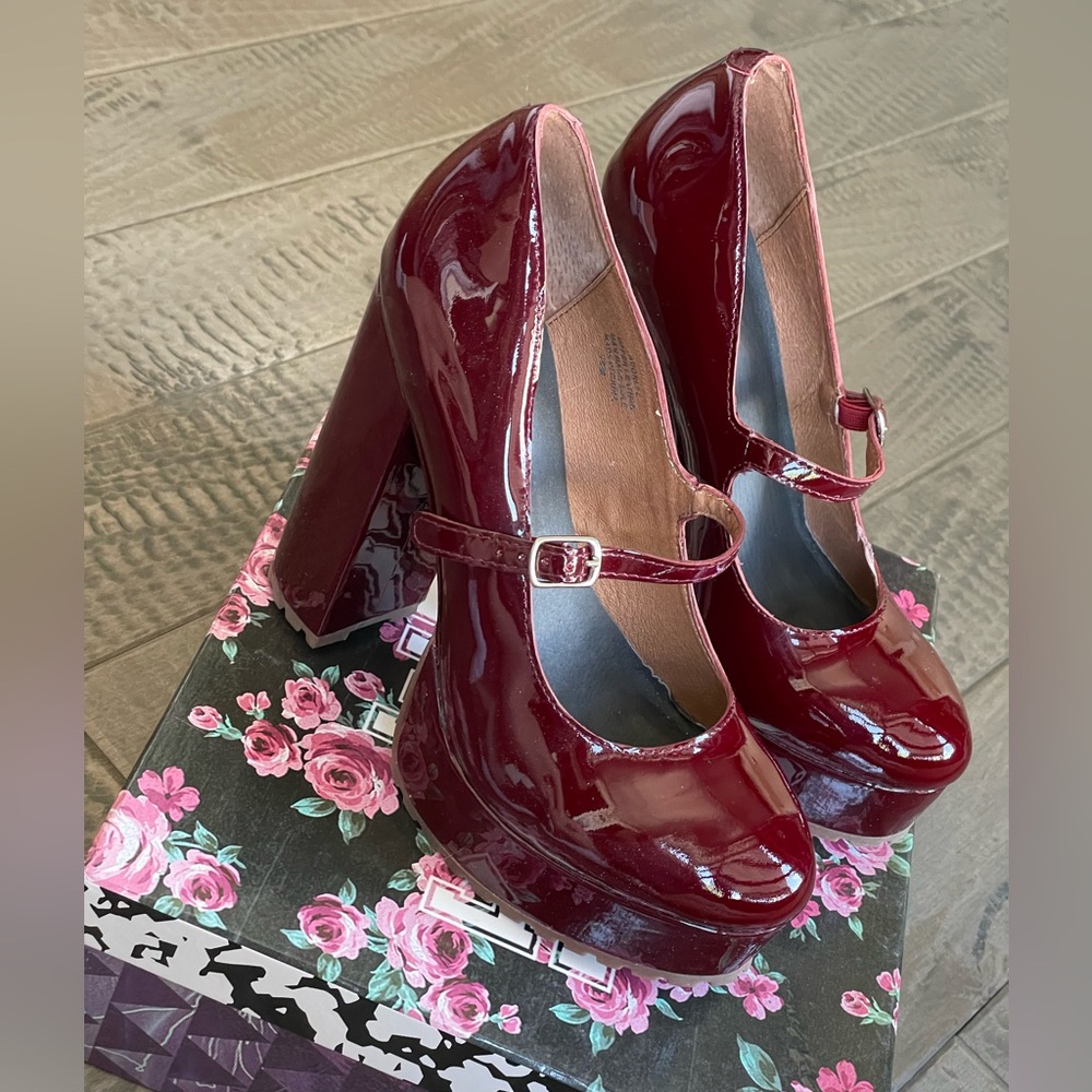Modern day Dorothy with these Jeffrey Campbells ❤️‍🔥
